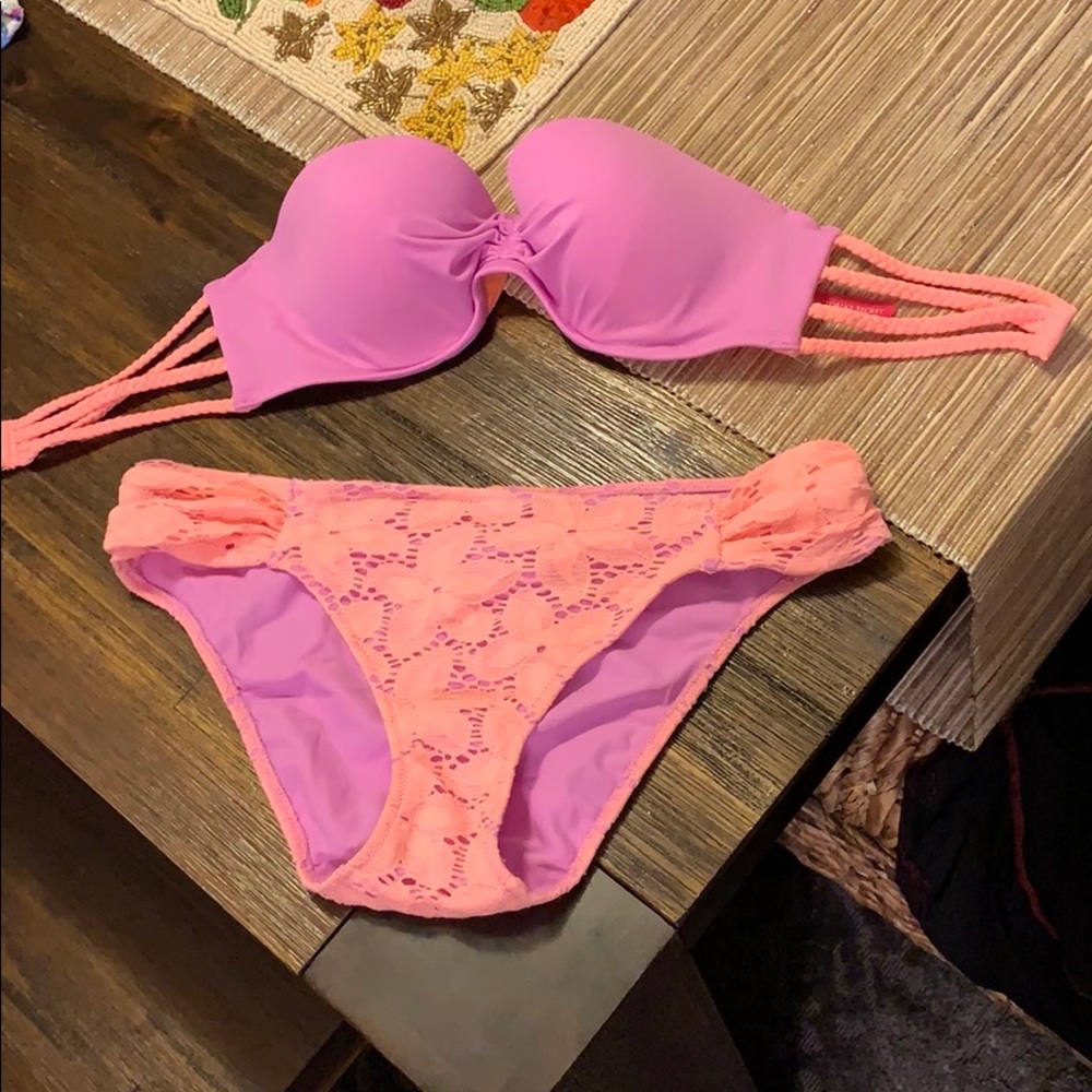 Adorable VS swimsuit! 34c top/M bottom!